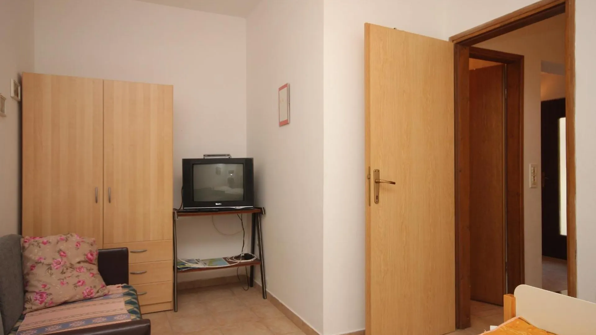 Apartments With Wifi Pomer, Medulin - 7294 0*,
