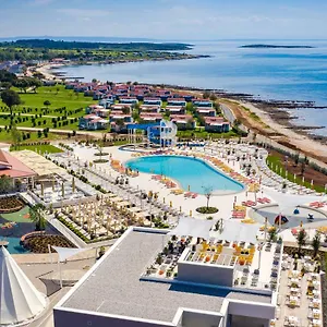 4* Holiday park Arena Grand Kazela Camping Homes